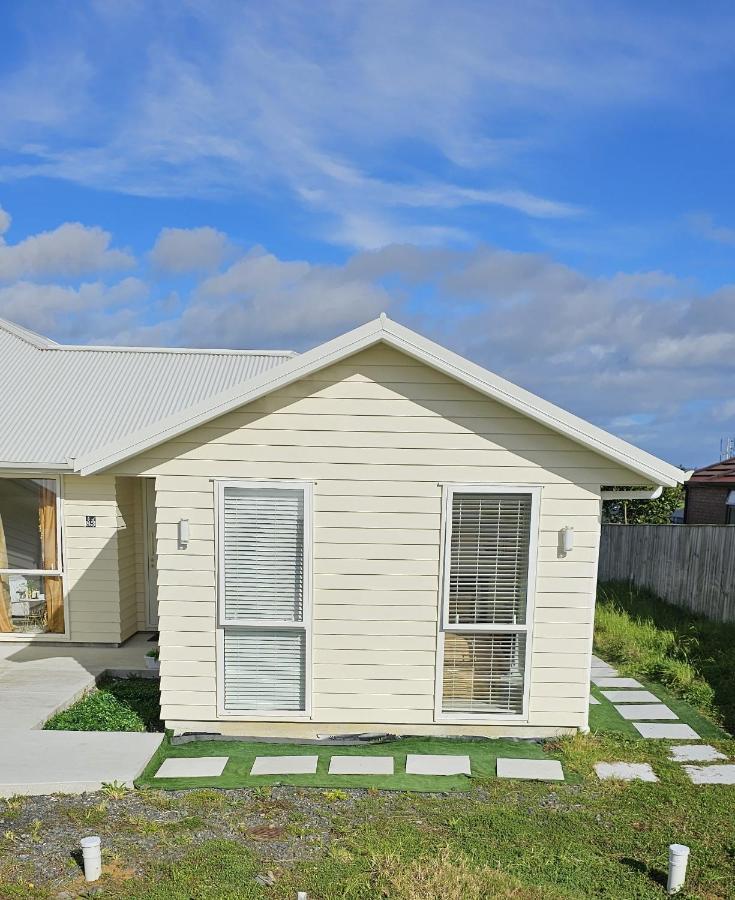 Be My Guest In Beachlands Auckland Exteriör bild
